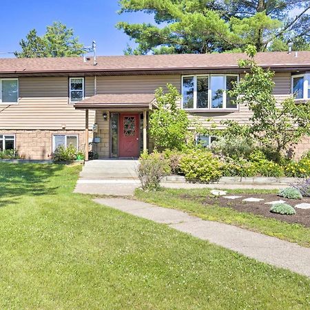 Simple Cranberry And Wine Farm Home With Fire Pit! Eagle River Εξωτερικό φωτογραφία