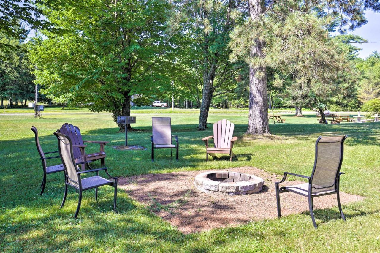 Simple Cranberry And Wine Farm Home With Fire Pit! Eagle River Εξωτερικό φωτογραφία