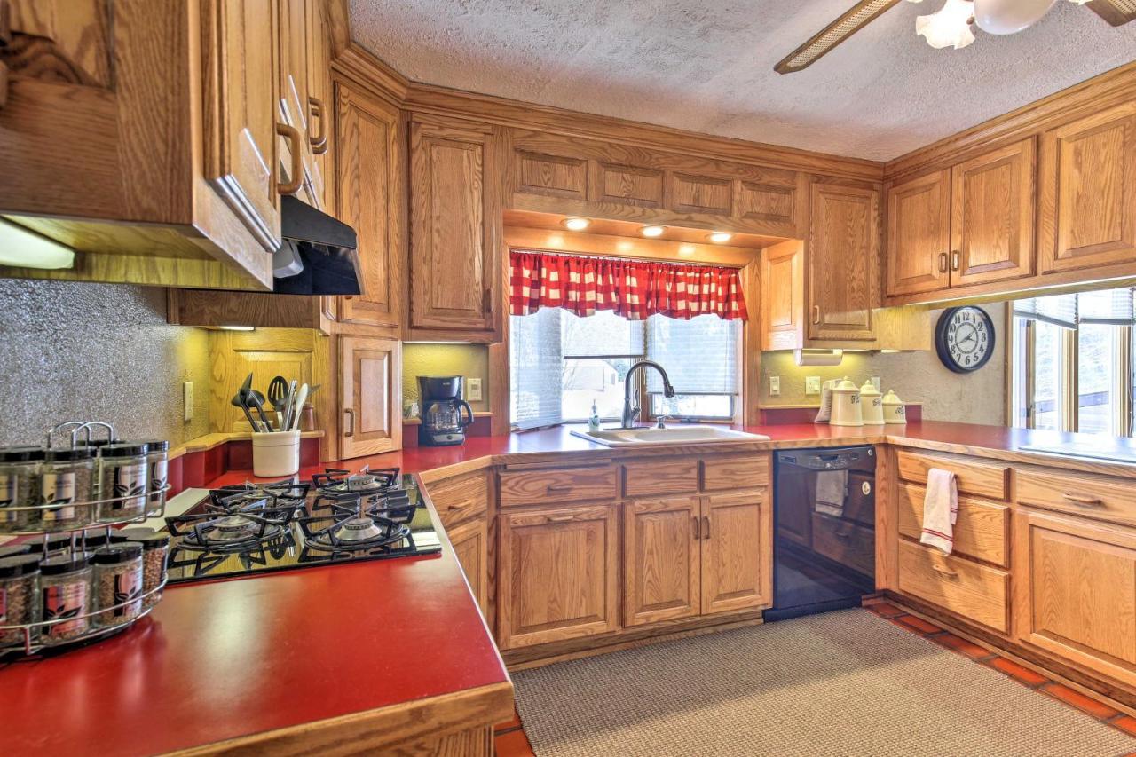 Simple Cranberry And Wine Farm Home With Fire Pit! Eagle River Εξωτερικό φωτογραφία