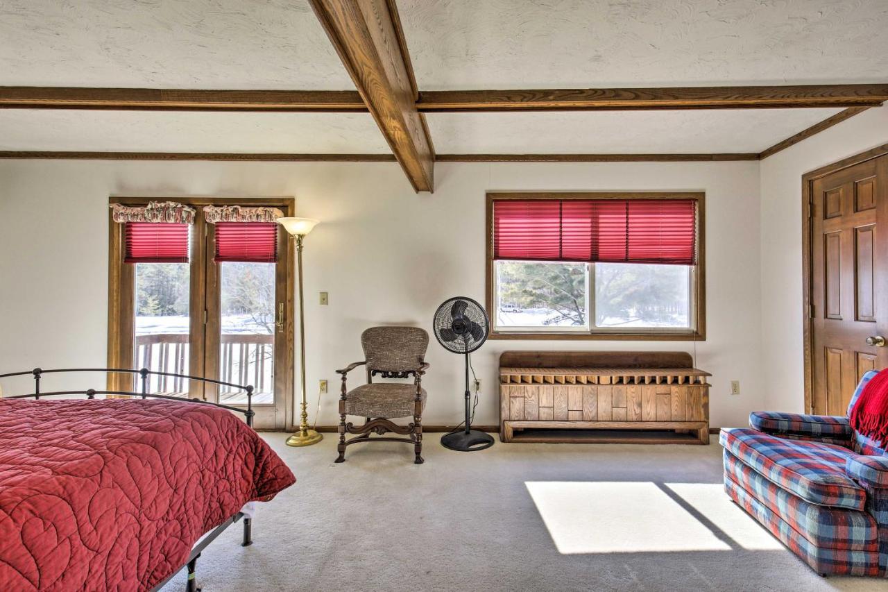 Simple Cranberry And Wine Farm Home With Fire Pit! Eagle River Εξωτερικό φωτογραφία