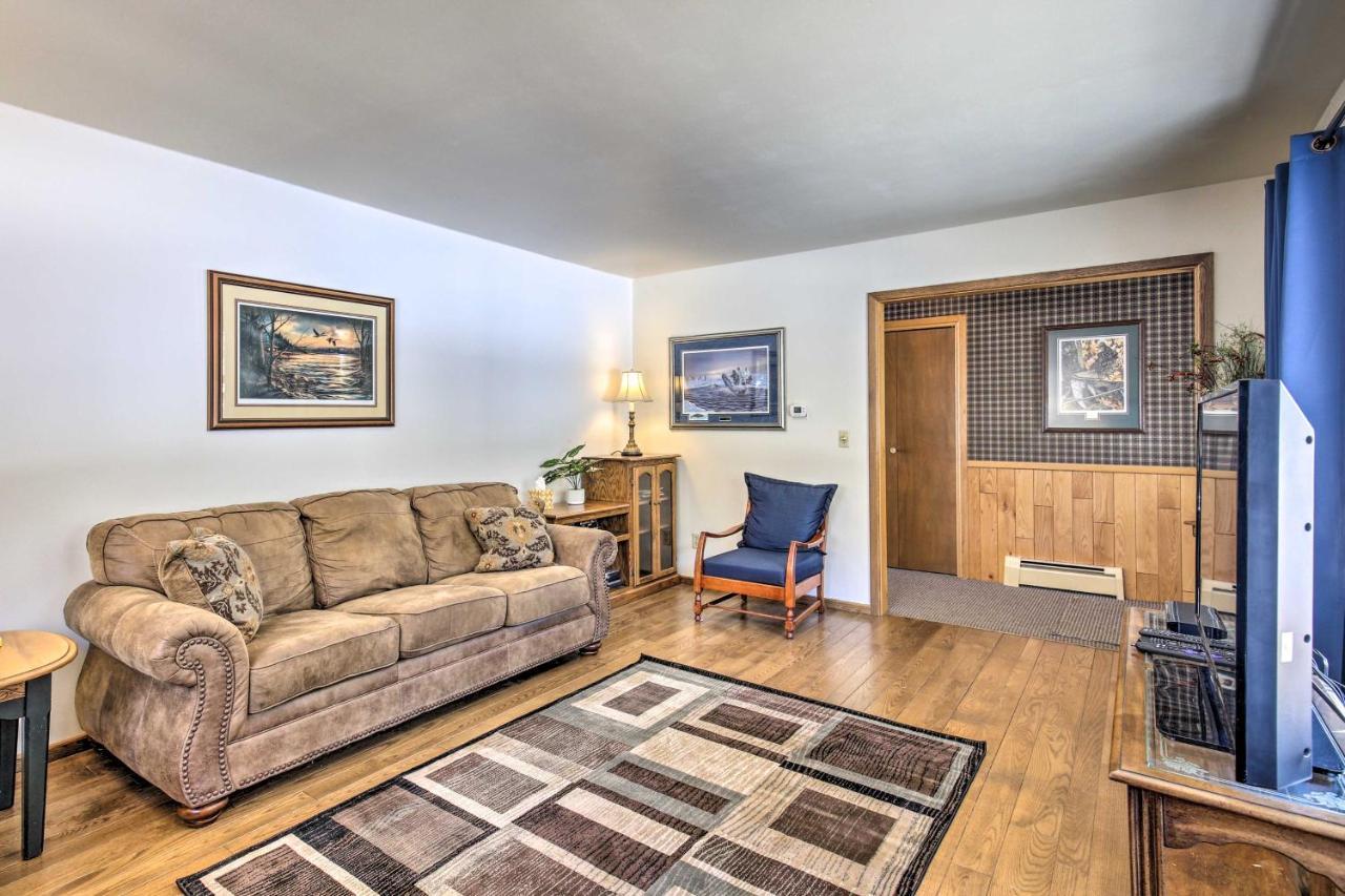 Simple Cranberry And Wine Farm Home With Fire Pit! Eagle River Εξωτερικό φωτογραφία